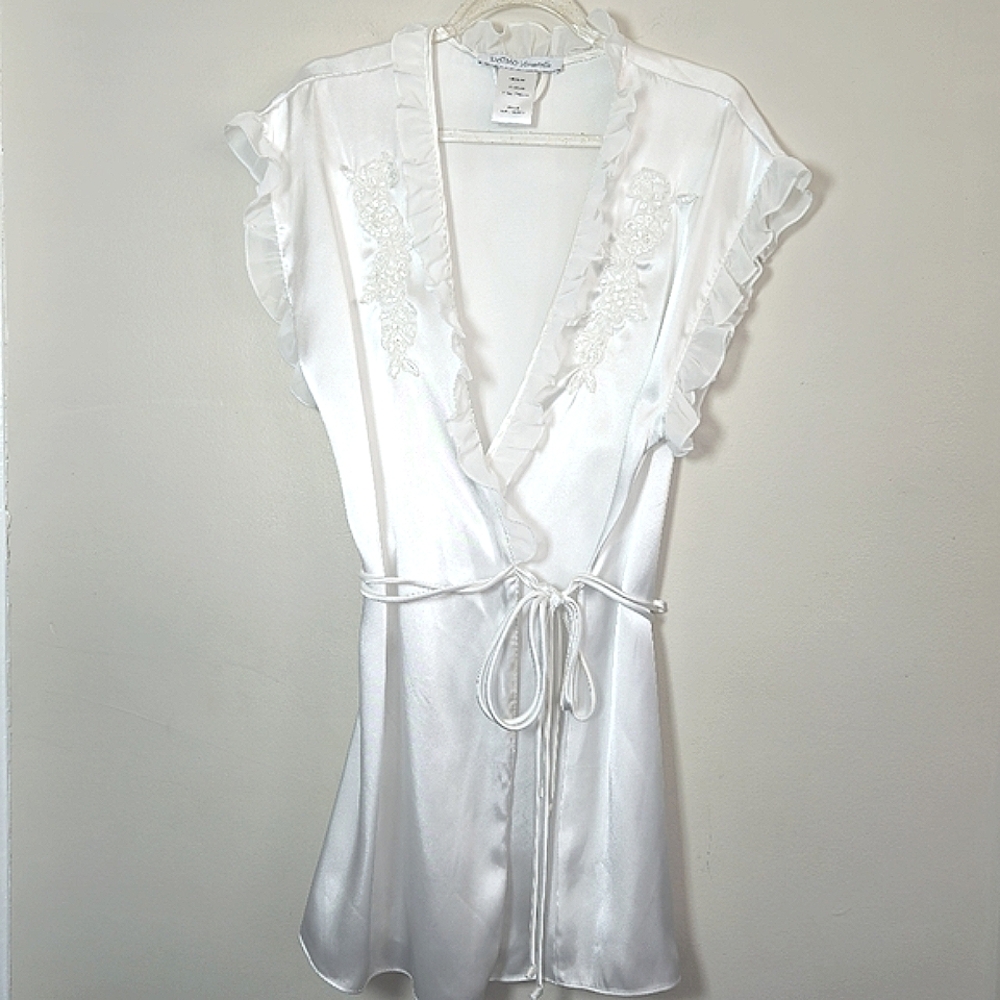 Intimo Donetella Elegant White Satin Ruffle Neck Trim Floral Embroidery …